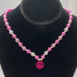 PINK PEACE Sign Pink and White Faux Pearl Beads Stretchy Necklace 20 Inches Long